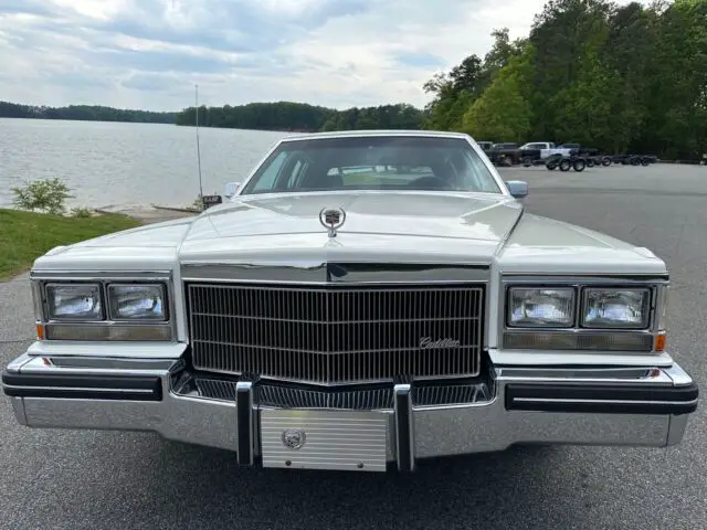 1983 cadillac fleetwood sedan white rwd automatic brougham