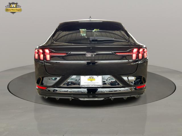 2022 ford mustang mach-e gt