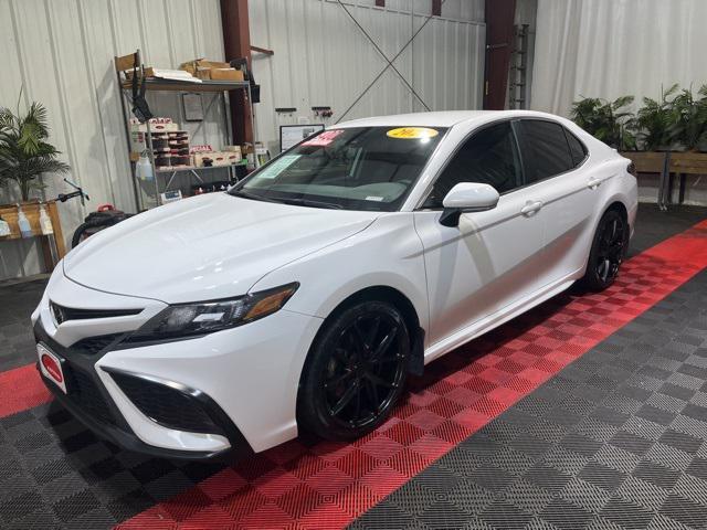 2022 toyota camry se