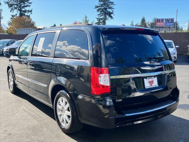 2013 chrysler town & country touring