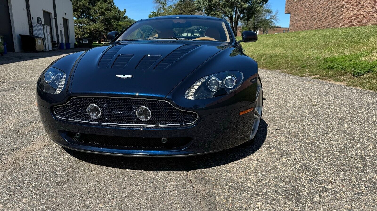 2011 aston martin vantage