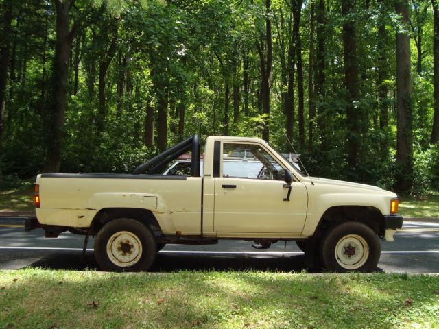 no reserve!! 1987 toyota 4x4 pick up truck tacoma hilux