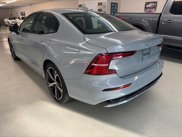 2024 volvo s60 b5 core dark theme