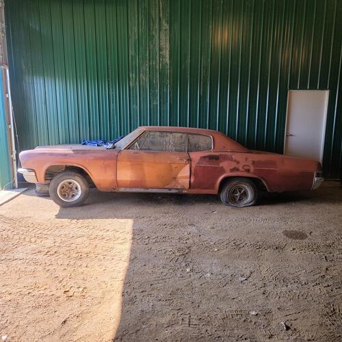 1966 caprice 2 door. no engine or transmission. was a vinyl top car so has the