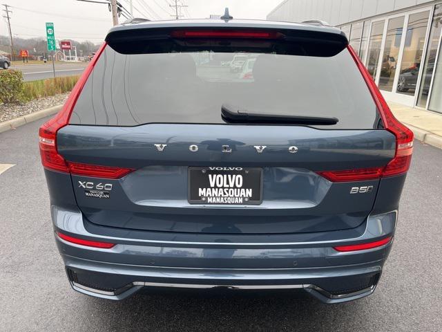 2024 volvo xc60 b5 plus dark theme