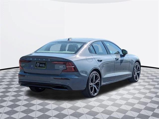 2024 volvo s60 b5 plus dark theme