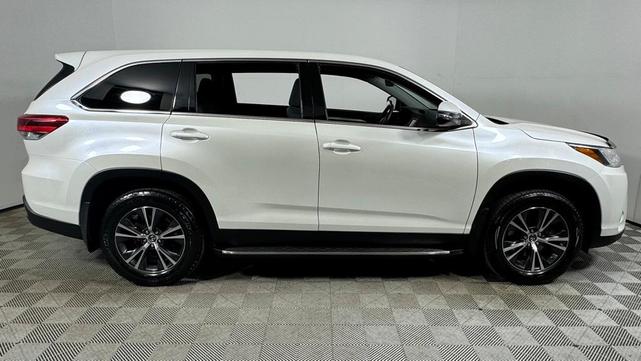 2019 toyota highlander le