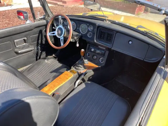 1979 mg b convertible yellow rwd manual