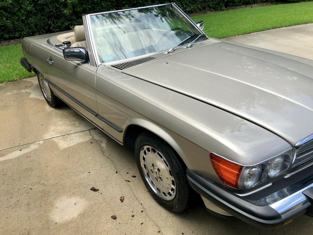1987 mercedes-benz 560sl convertible with hard and soft top