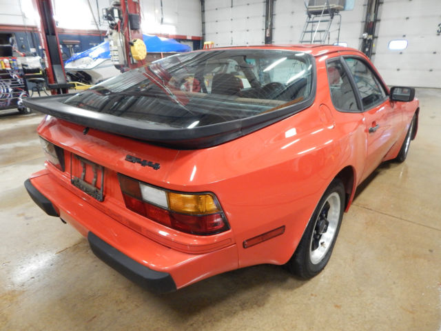 1983 porsche 944 t1246229