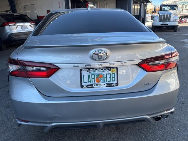 2022 toyota camry se
