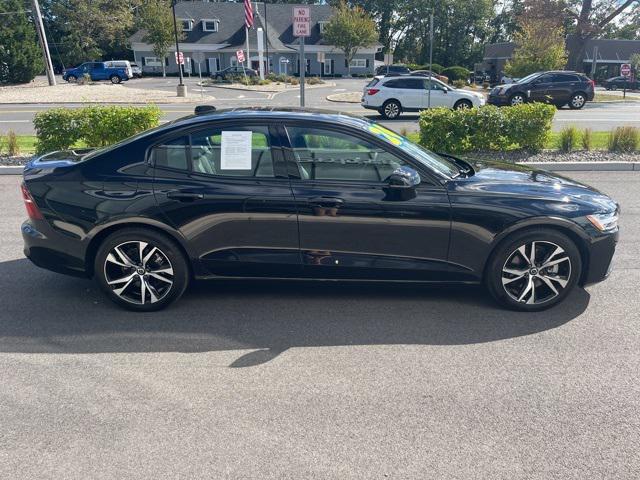 2024 volvo s60 b5 plus dark theme