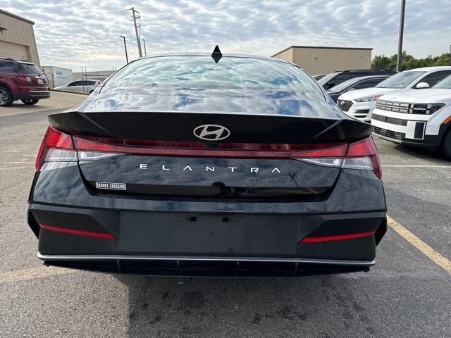 2024 hyundai elantra se