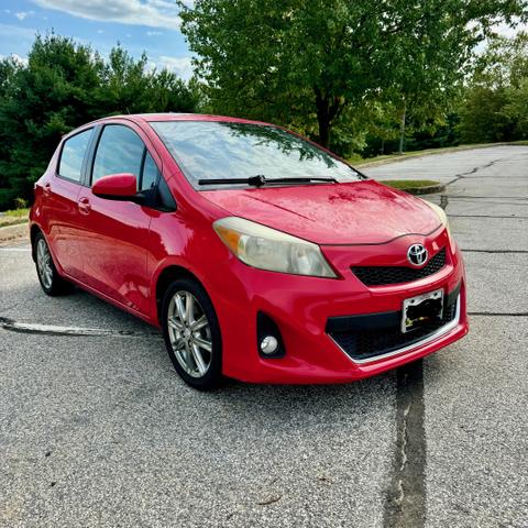 2012 toyota yaris se