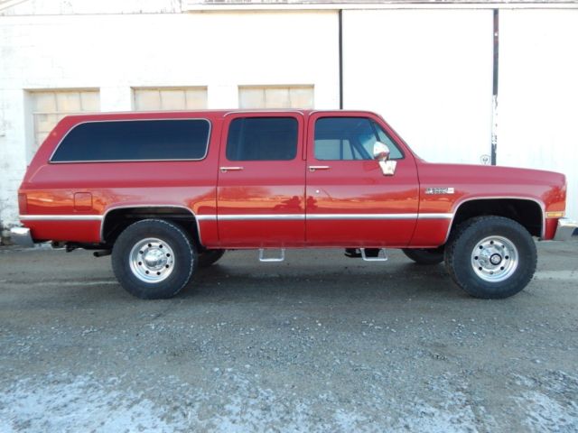 1986 gmc suburban 2500 sierra classic, 350 v-8, auto, 4x4, 2 owner, rust free!