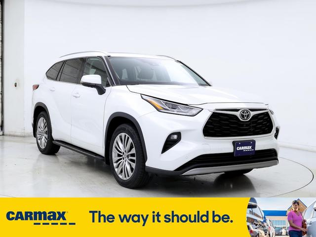 2022 toyota highlander platinum