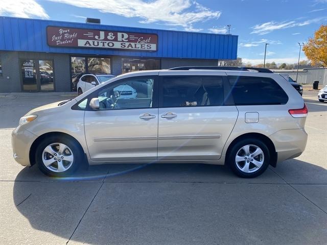 2013 toyota sienna le