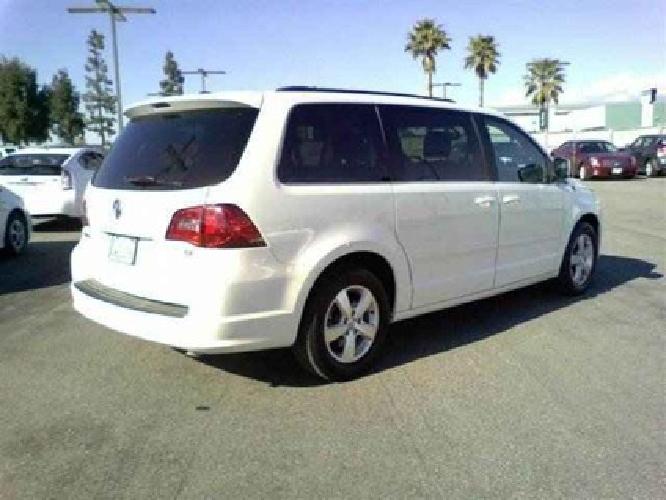 2011 volkswagen routan se minivan 4d in riverside, ca