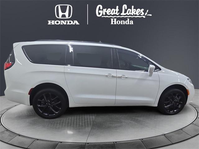 2022 chrysler pacifica touring l