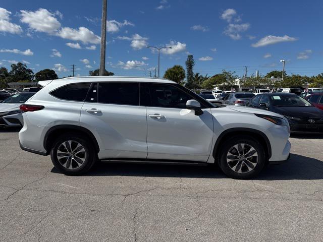 2022 toyota highlander xle