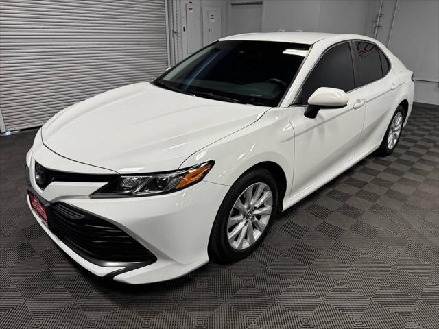 2018 toyota camry le