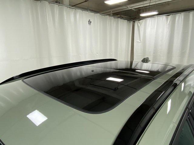 2024 volvo xc40 b5 core bright theme
