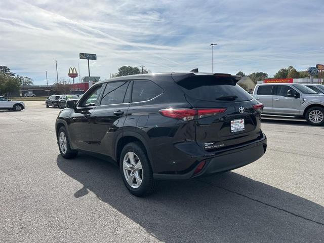 2021 toyota highlander le