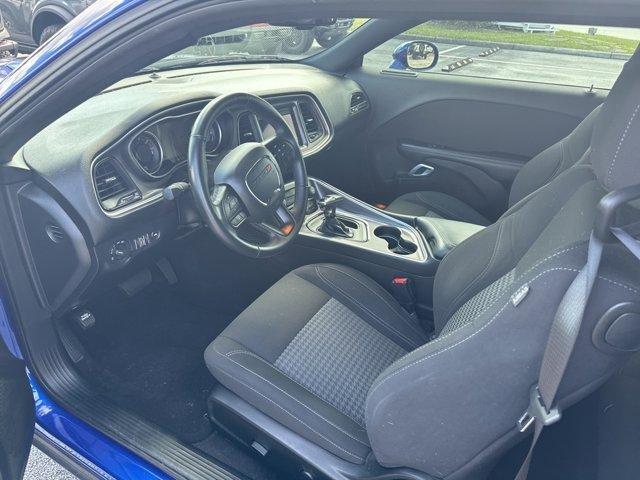 2022 dodge challenger sxt