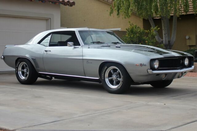 1969 chevy camaro z28 tribute - cortez sillver coupe with black rally stripes