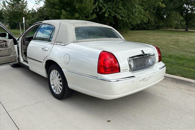 2004 lincoln town car ultimate
