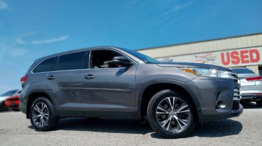 2019 toyota highlander le