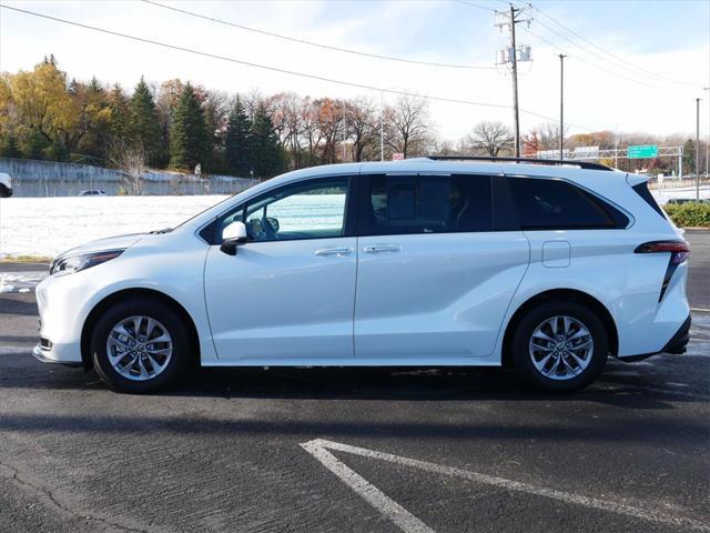 2022 toyota sienna xle 8 passenger