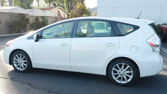 2014 Toyota Prius v (+)