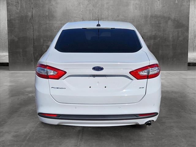 2016 ford fusion se