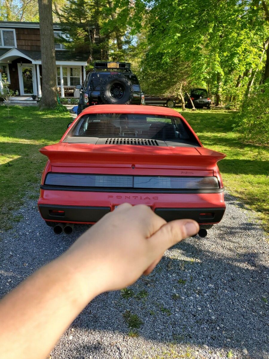 1984 pontiac fiero coupe red sport