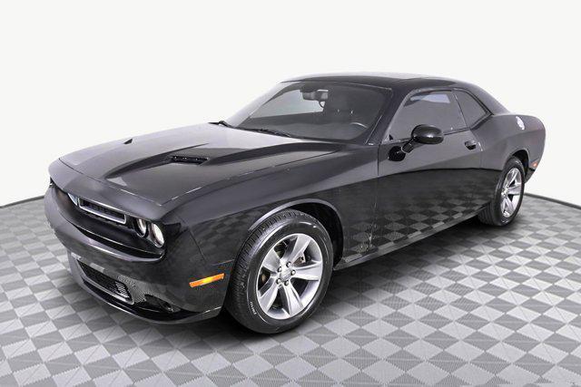 2017 dodge challenger sxt
