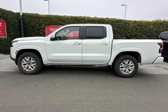 2022 nissan frontier sv