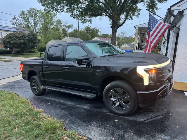 2023 ford f-150 lightning lariat