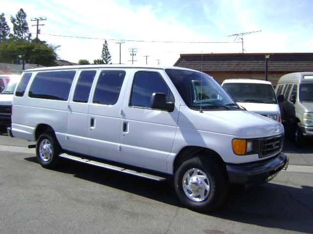 2005 ford e350 super duty xl extended wagon