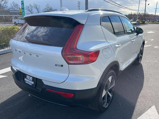 2024 volvo xc40 b5 plus dark theme