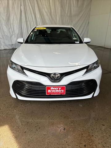 2019 toyota camry le