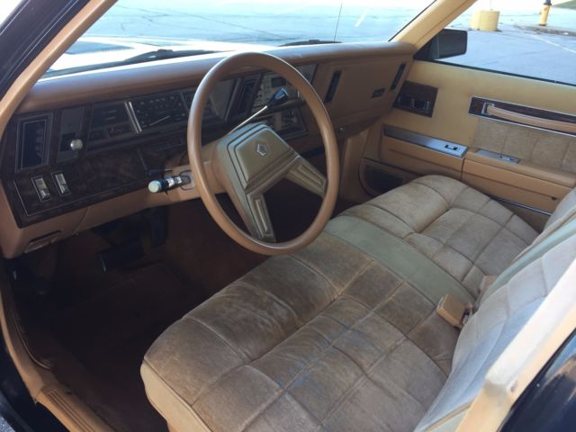 1985 chrysler town and country woody wagon 58,165 mi black excellent condition