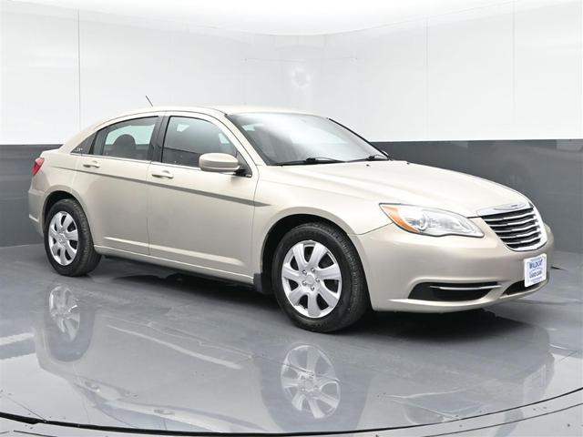 2013 chrysler 200 lx