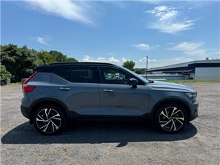 2022 Volvo XC40 t5 r-design