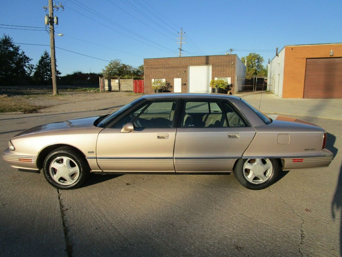 1992 oldsmobile 98 regency - 102k - southern car - runs great - nice shape