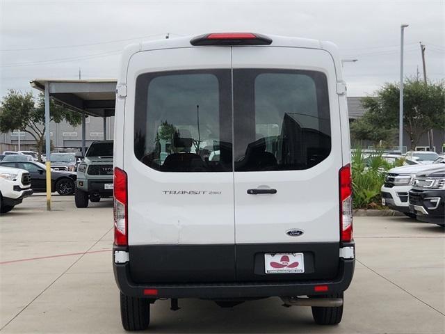 2023 ford transit-250 base