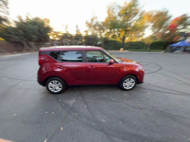 2022 kia soul lx