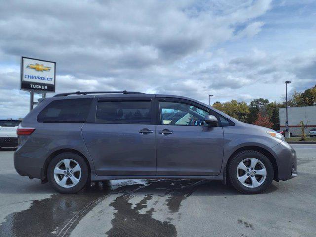 2019 toyota sienna le