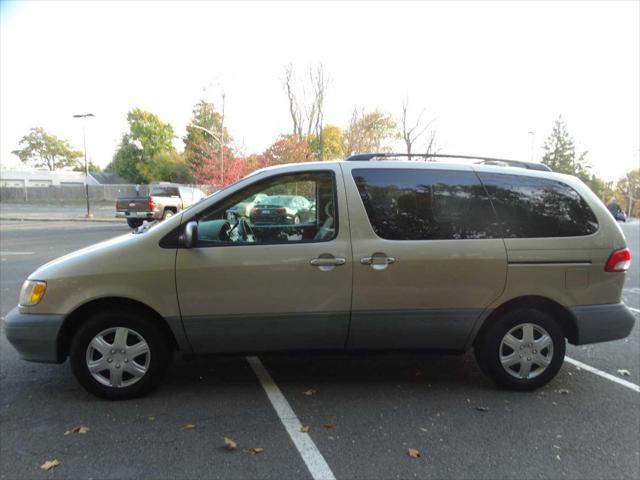 2003 toyota sienna le