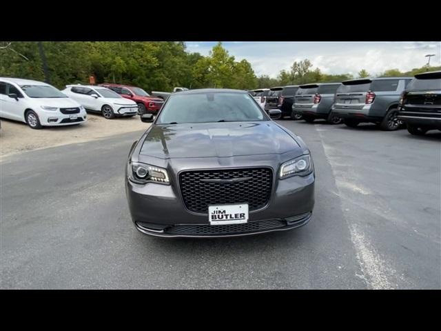 2023 chrysler 300 touring